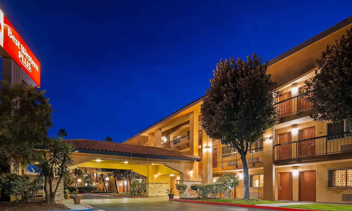 Pleasanton Hotel | Best Western Plus Pleasanton Inn