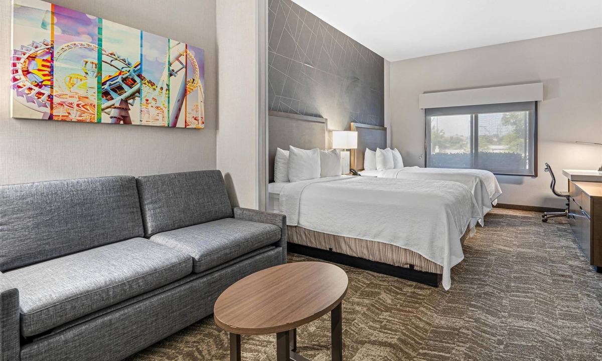 Valencia Hotel | Best Western Valencia/Six Flags Inn & Suites