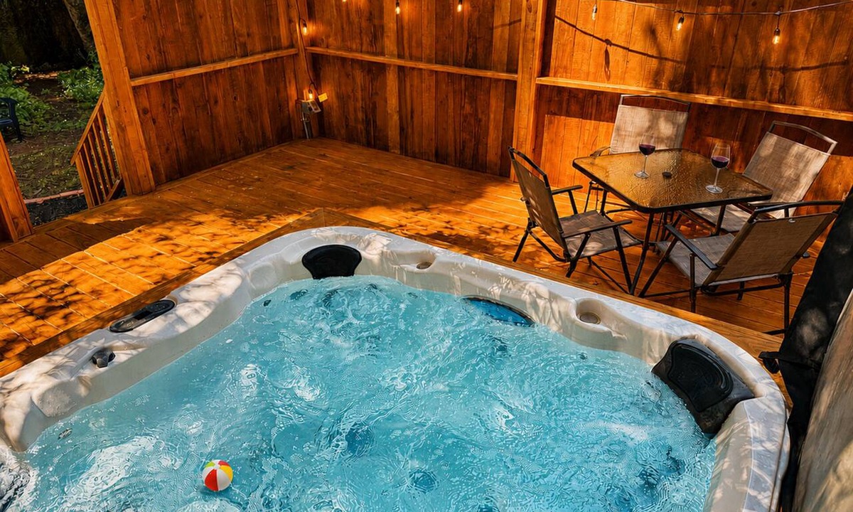 Monte Rio House | Boho Russian River Retreat! Hot Tub~Remodeled! Cabin Near Beaches & Wineries