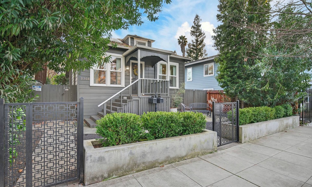 Central Sacramento House | Boulevard Park Bungalow: Walk to Dining & Nightlife