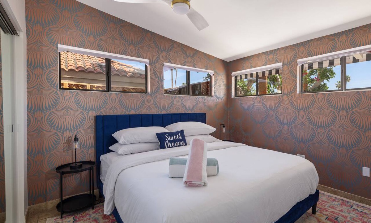 Warm Sands Hotel | Bowie Suite · Palm Springs Pool, Hot Tub, Kitchen