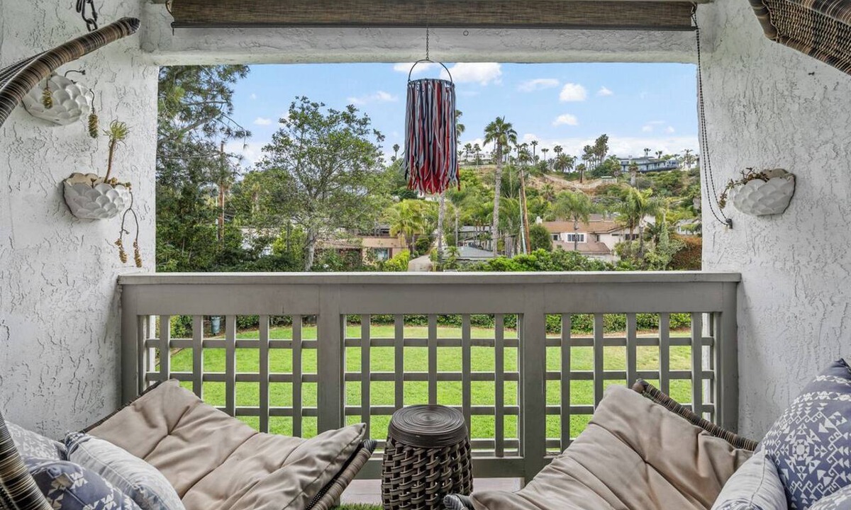 Solana Beach Condo | Breeze & Bridle Comfy Condo WFH near Beach, Pool and Racetrack