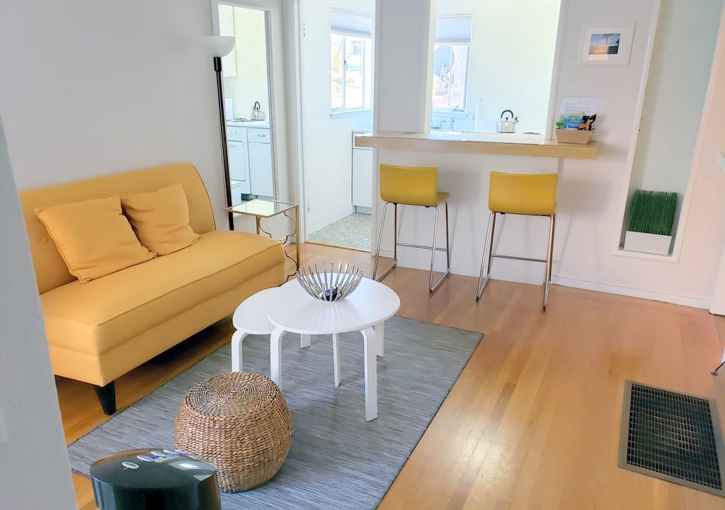 Cleveland Heights Apartment | BRIGHT AND SPACIOUS STUDIO NEAR LAKE MERRITT