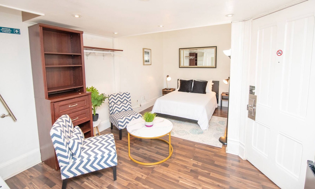 East Village House | Bright Downtown San Diego Loft!