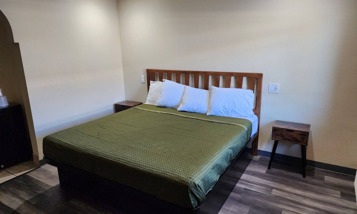 North Hills East Hotel | Budget Inn