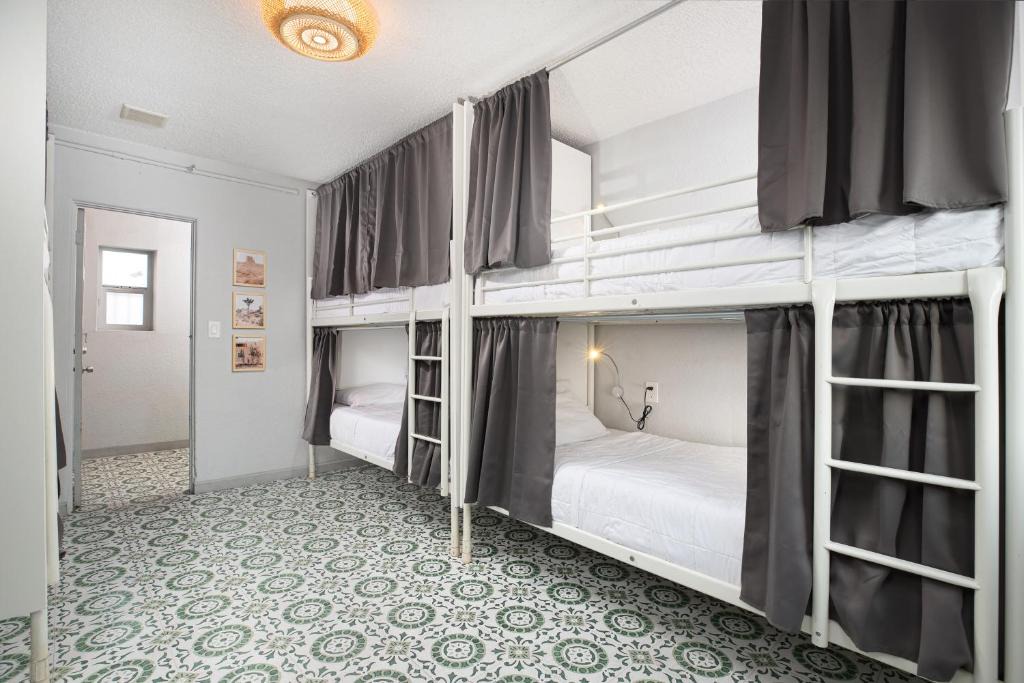 Gateway District Hostel | Bungalows Hostel