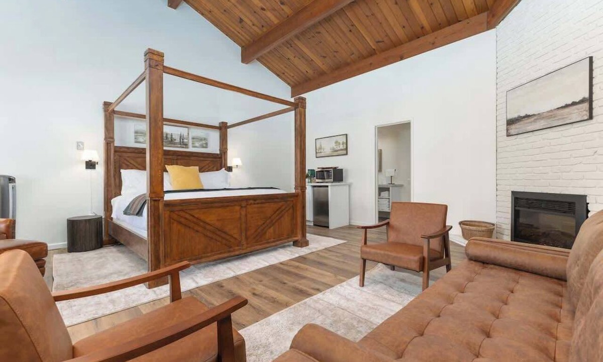 Camp Nelson Hotel | Camp Nelson Lodge Room 10