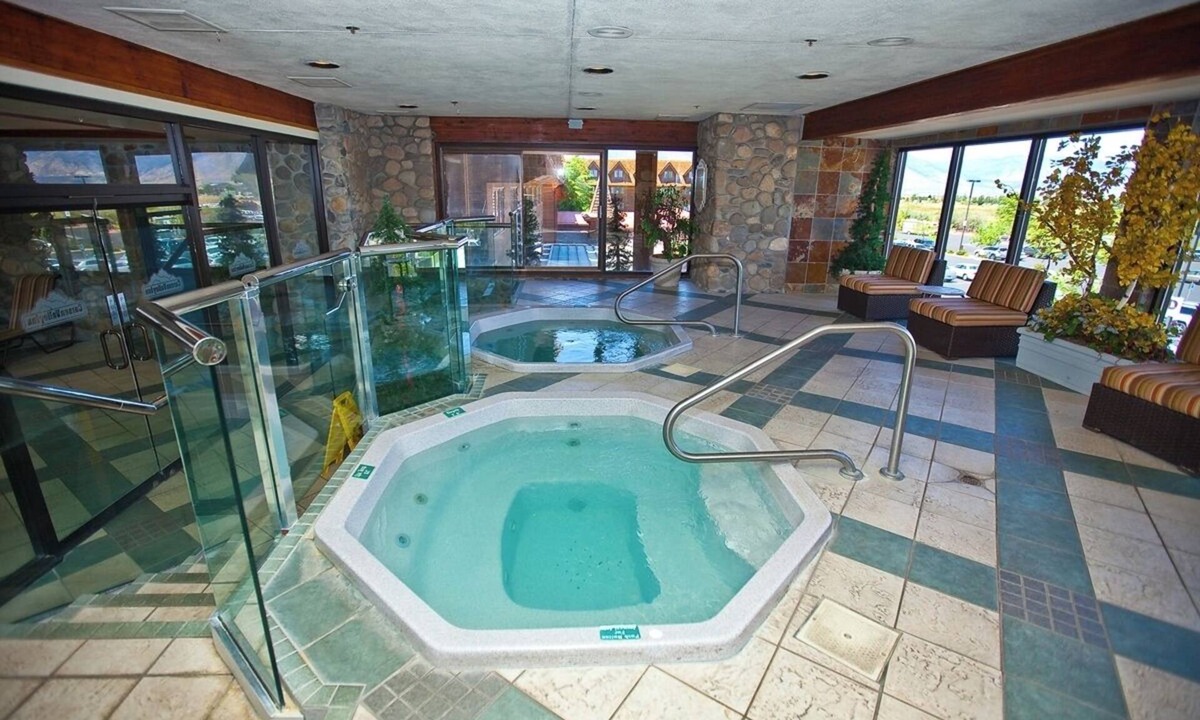 Minden Hotel | Carson Valley Motor Lodge & Suites
