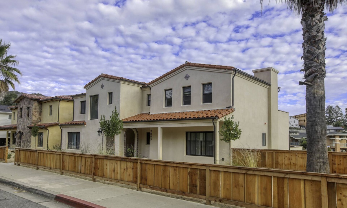 Callender House | Casa Blanca Big 7Bdrm Home Steps to Beach, Golf & Wine