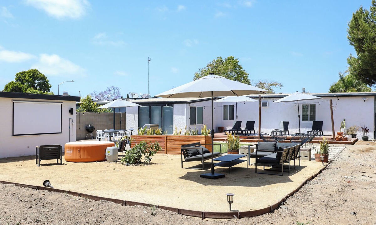 Rolando Park House | Casa Ciela: AC/Spa/15 min Downtown/Beach/Theatre