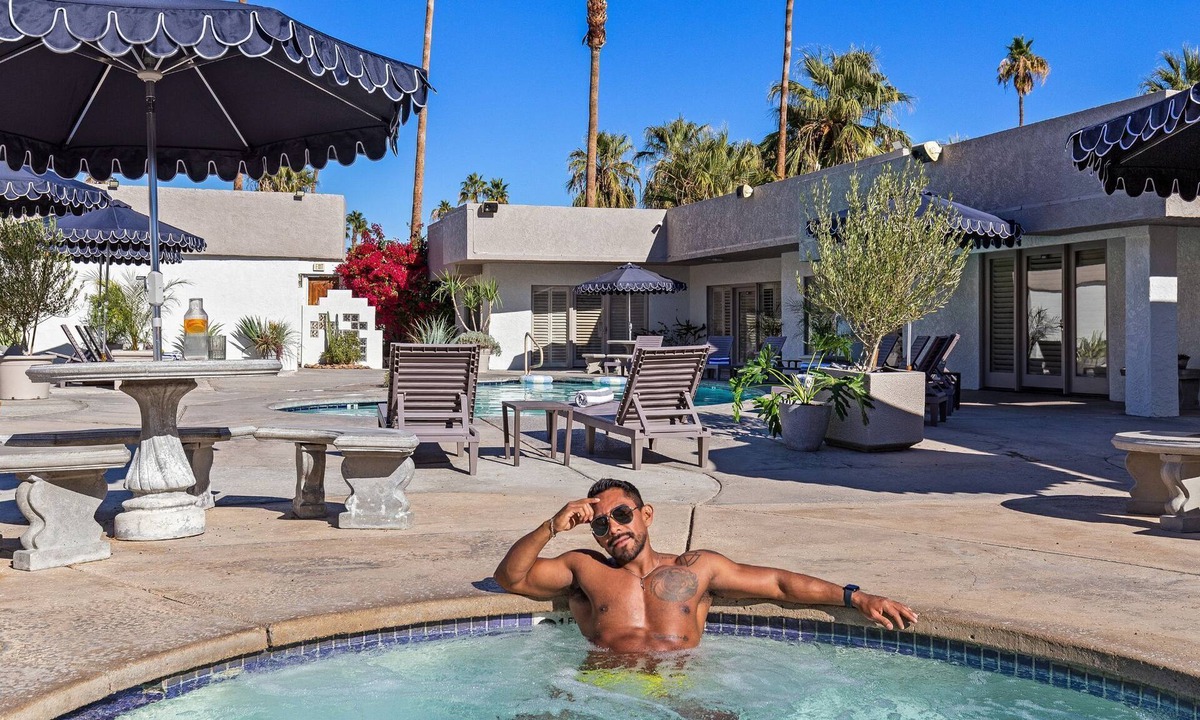 Warm Sands Hotel | Casa Oliver Hotel & Resort - A Gay Men's Resort