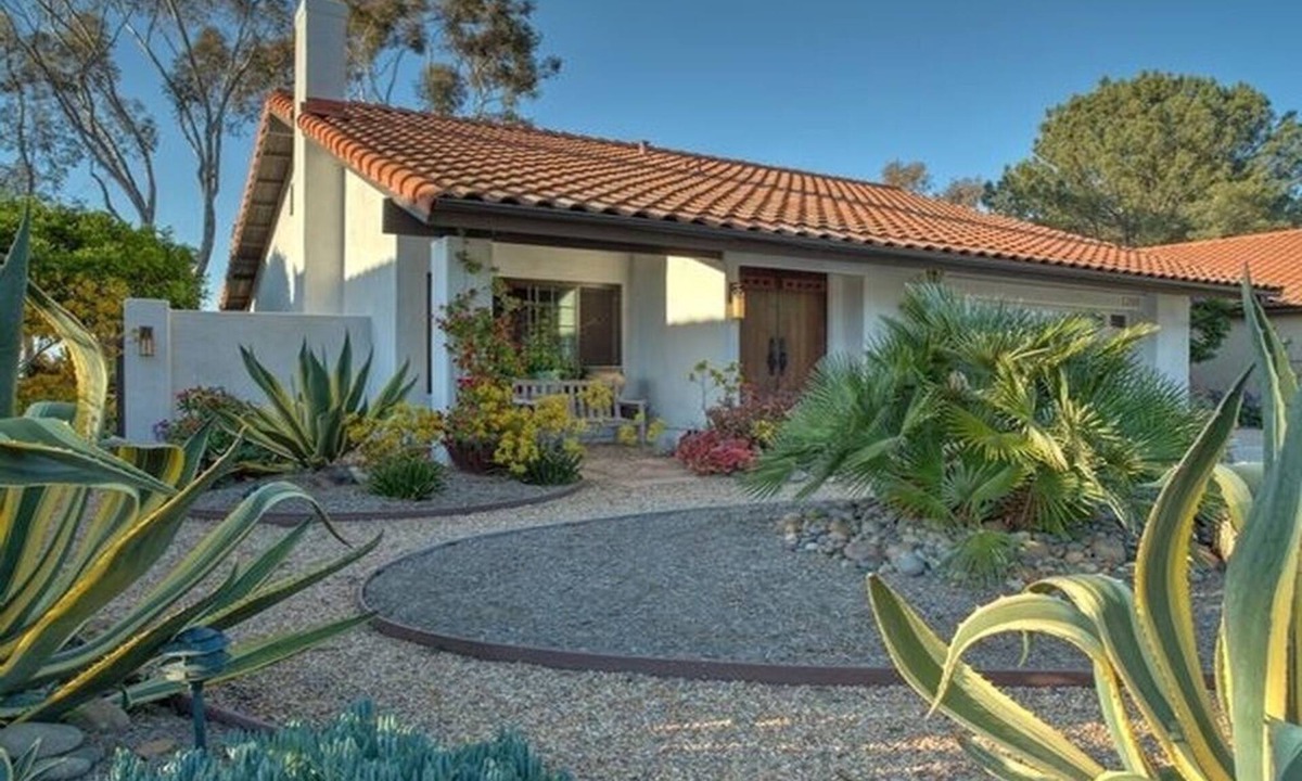 Solana Beach House | Casa Sharman in Solana Beach welcomes you to live with ease and joy.