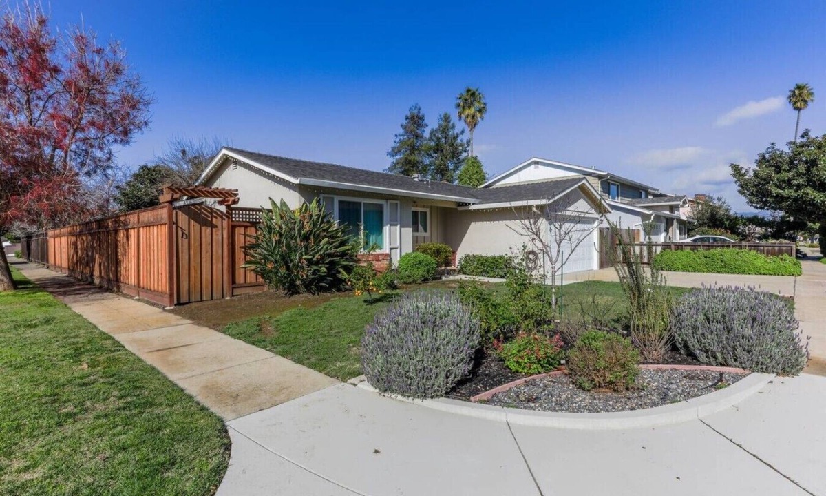 Fremont House | Central Family Home near Tesla, Shops and Parks