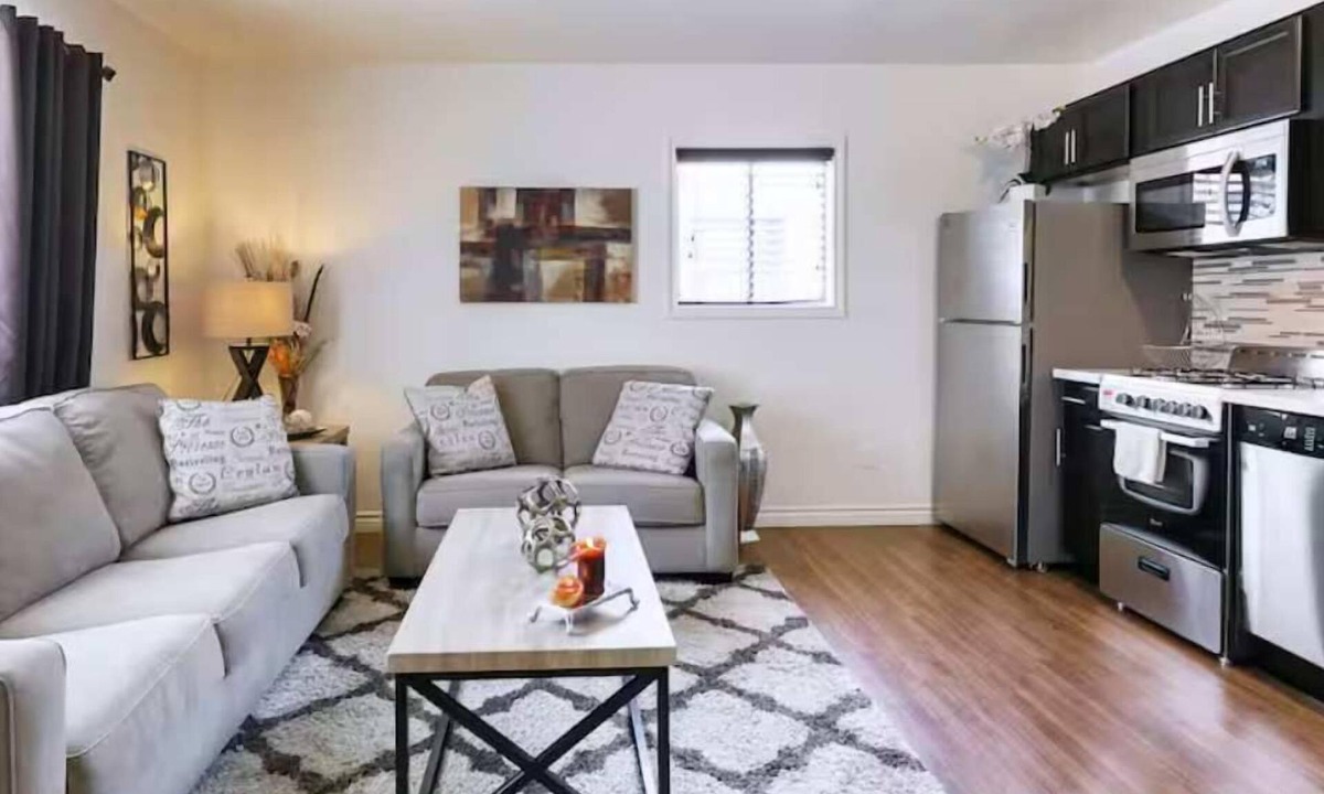 Valley Village Apartment | Central location One Bedroom Apartment parking