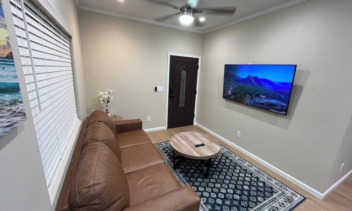 West Carson House | Charming 2-bedroom house in lovely Torrance with AC