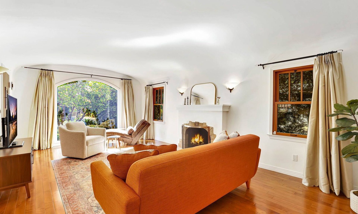 Sherman Oaks House | Charming 2BR.2BA Spanish Style House Great Location Free Parking