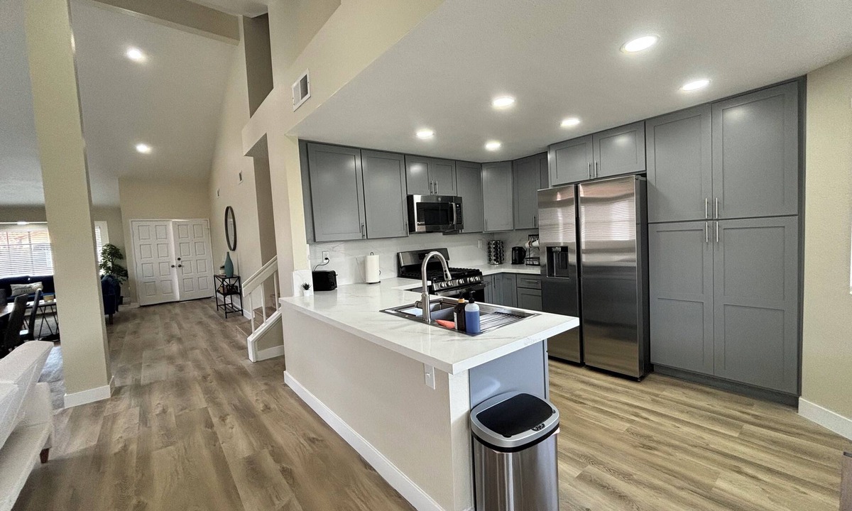 Corona House | Charming 4-bedroom house with AC, WiFi, backyard in quiet neighborhood