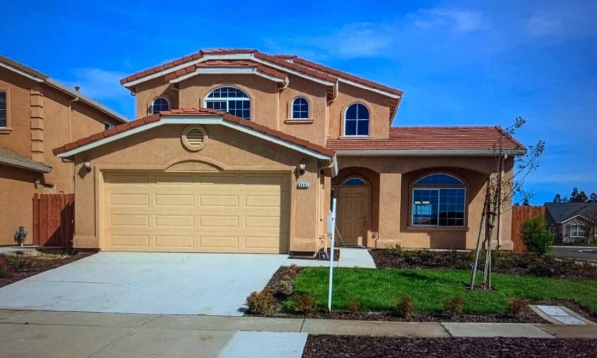 Riverbank House | Charming 5-bedroom house with AC in Riverbank
