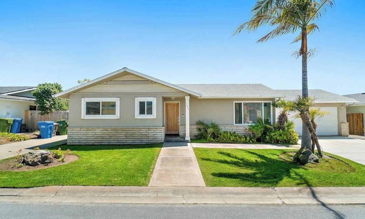 Morro Bay House | Charming Beachside Bungalow w/Light & Airy D'cor - 300 Yards to Beach
