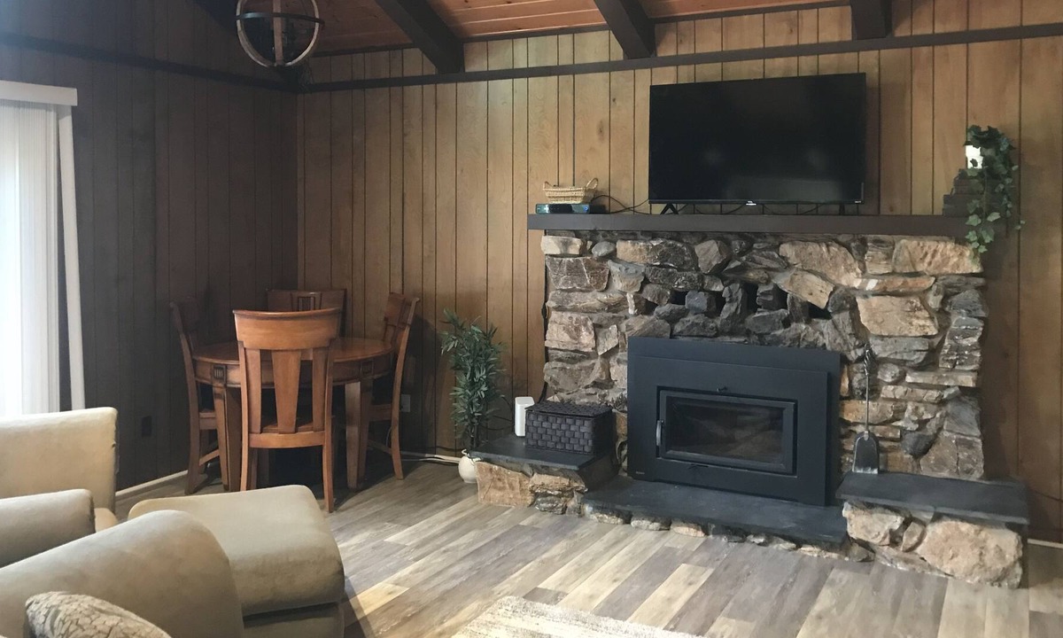 Mi-Wuk Village Cabin | Charming cabin conveniently located
