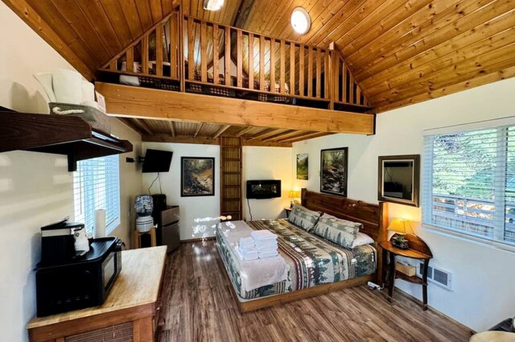 Idleyld Park Cabin | Charming Cabin for an Off-Grid Getaway in Umpqua National Forest, Oregon