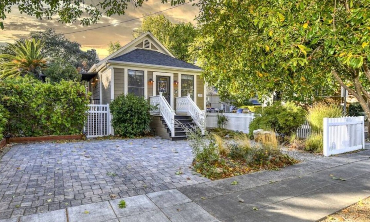 Napa Cottage | Charming Classic Cottage in Historic Downtown Napa