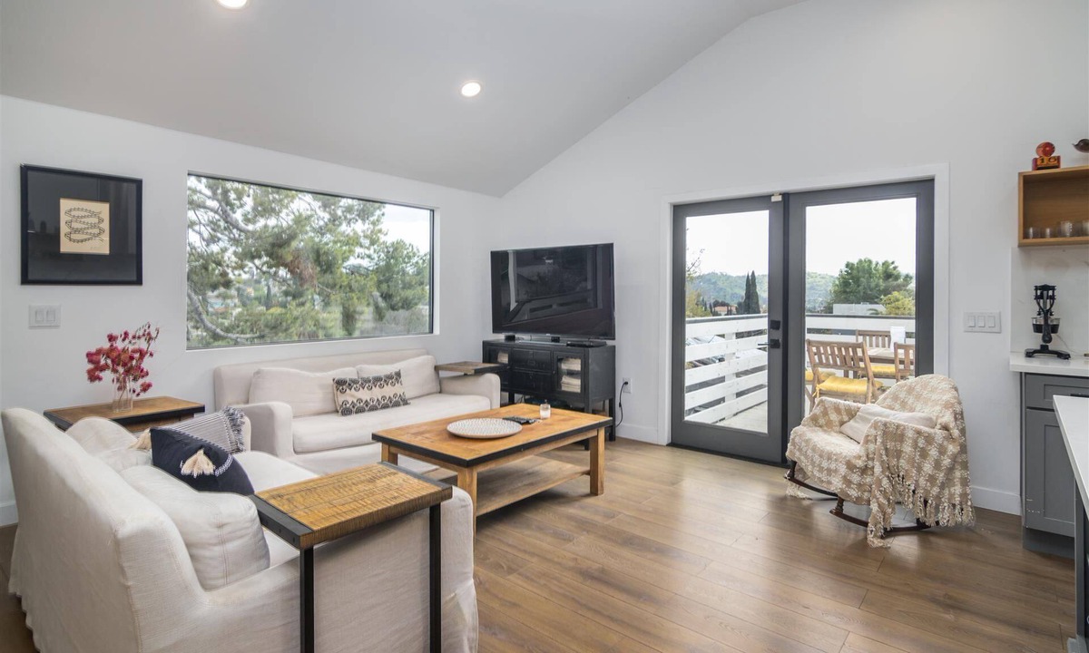 Eagle Rock House | Charming Flora-Filled Home in Highland Park
