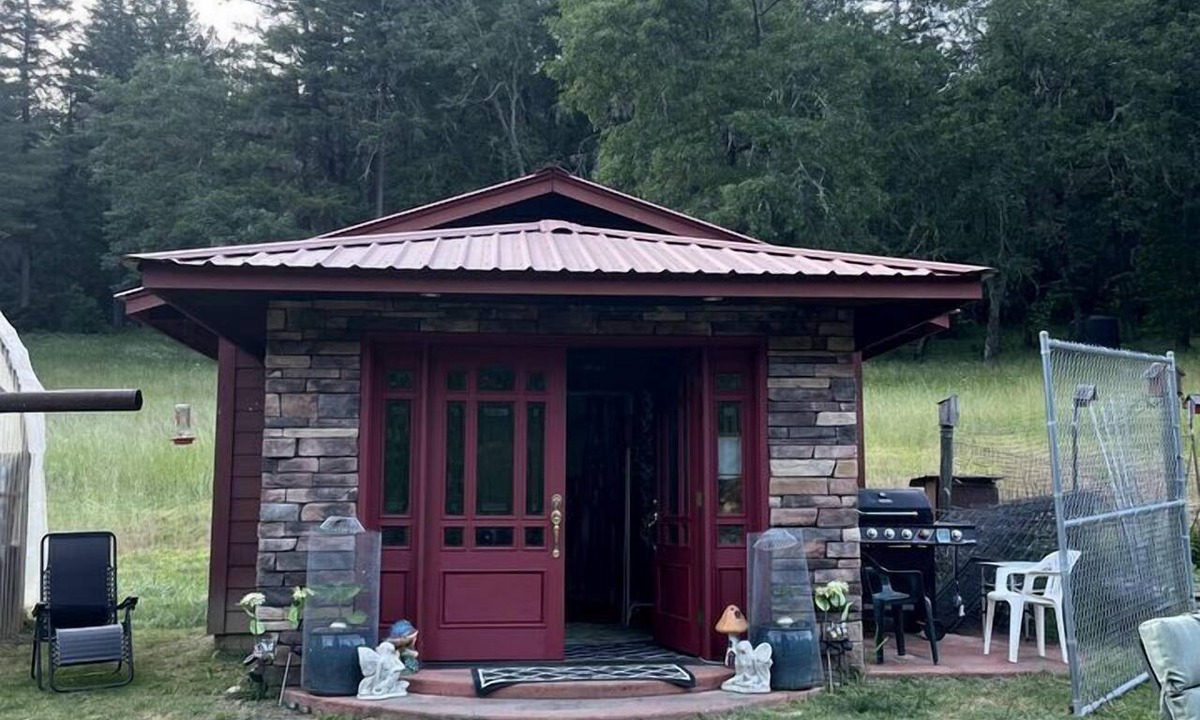 Leland Cottage | Charming Garden Cottage with 155-Acre Forest Retreat Near Wolf Creek, Oregon
