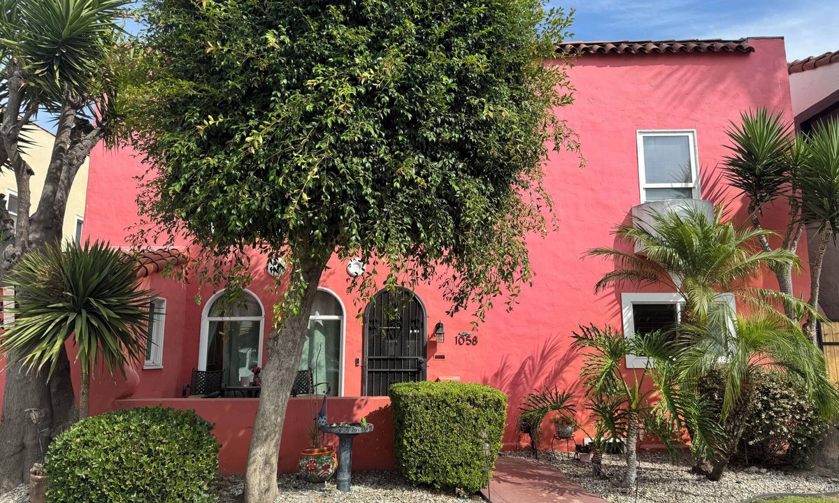 Mid-Wilshire House | Charming Mediterranean 3-bedroom in West Los Angeles