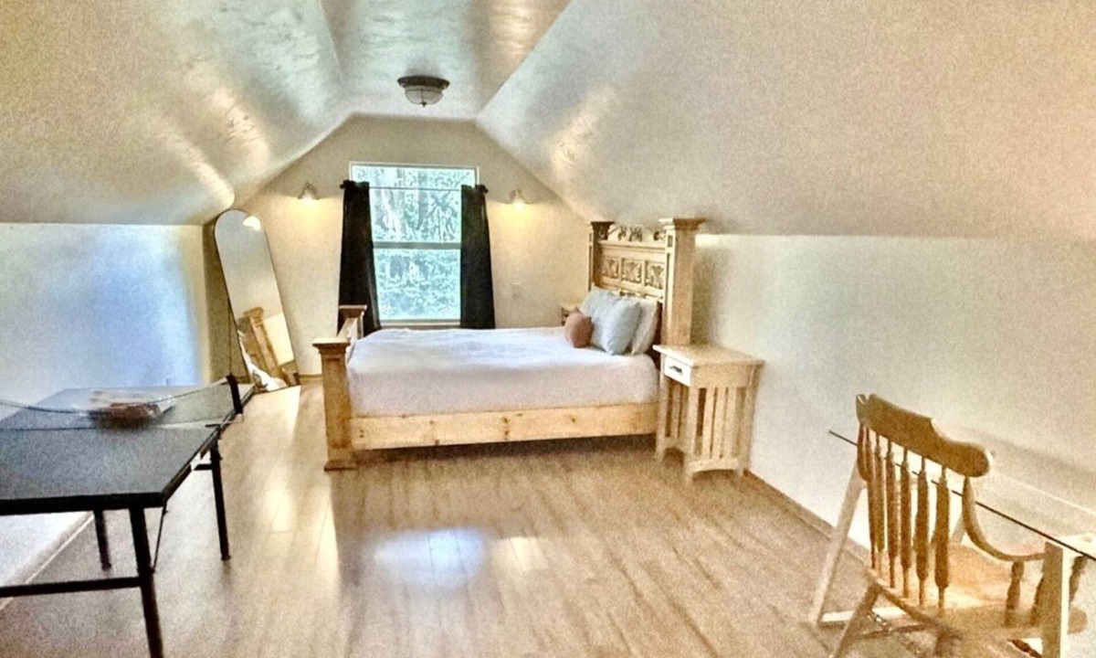 Port Orford Cottage | Charming Quiet custom cottage! Ping Pong, Ninja Warrior setup! Firepit, orchard!