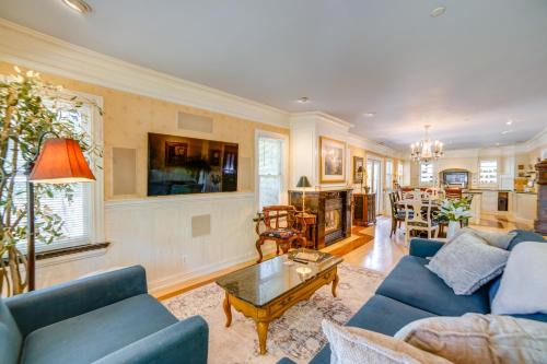 Cloverdale House | Charming Sonoma Wine Country Home Base w/Extras