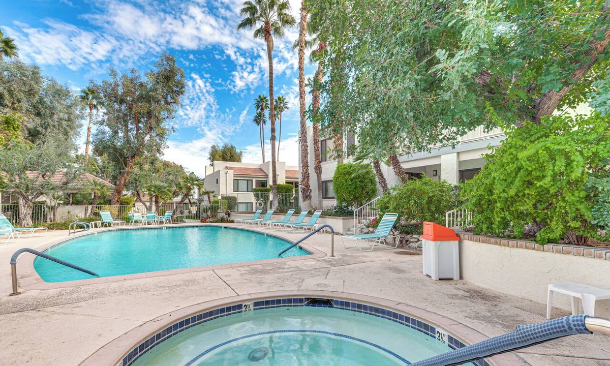 Palm Springs Condo | Chic Palm Springs Condo By the Riviera Hotel