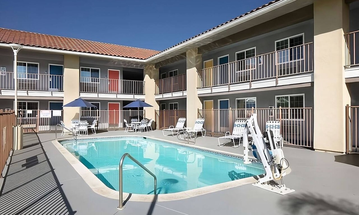 Temecula Hotel | Close to Old Town Temecula! Great Unit in Signature Temecula! Pool, Free Parking