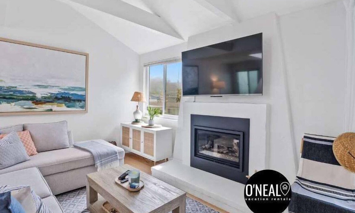 Rio del Mar Condo | Coastal Bungalow - Steps From Rio Del Mar Beach!