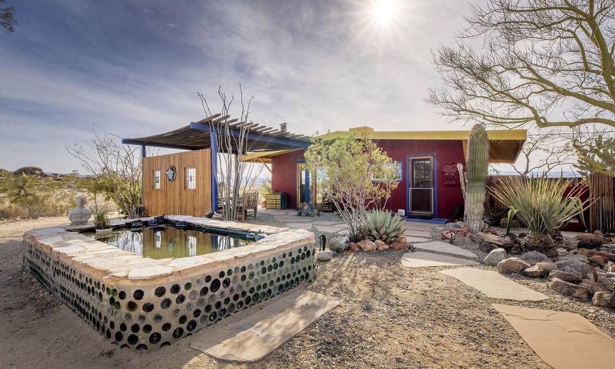 Joshua Tree Cabin | Colorful and Original Cabin with Hot Tub Ideal for Enjoying Joshua Tree, CA