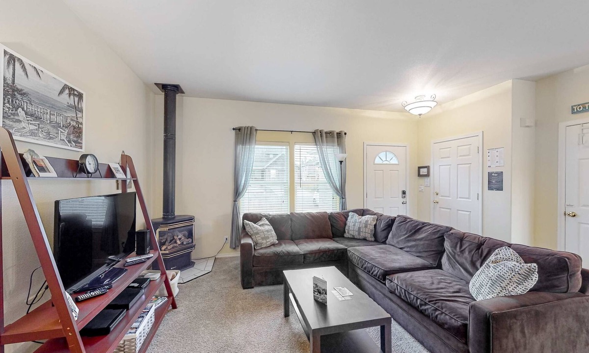 Kiwanda Shores House | Comfortable home close to beach with deck and game room close to town