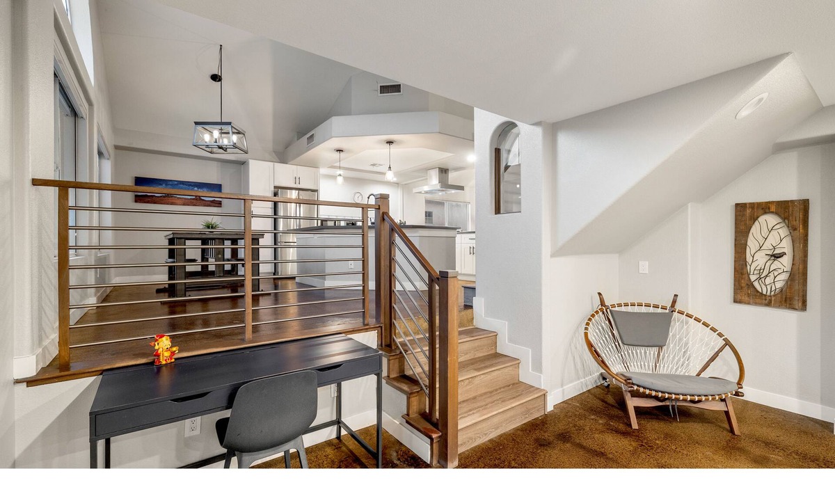 Green Valley North House | contemporary 5bd w/pool, open floor plan, & upgraded kitchen! 5mins to airport!