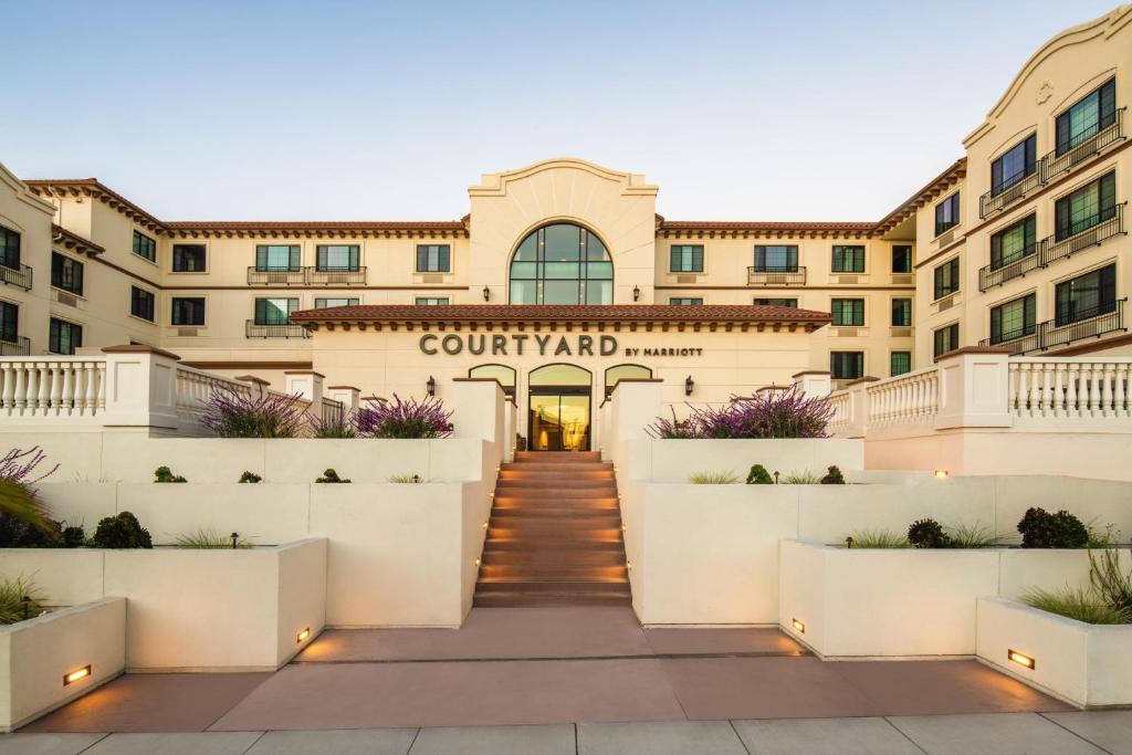 Beach Hill - Beach Flats Hotel | Courtyard by Marriott Santa Cruz