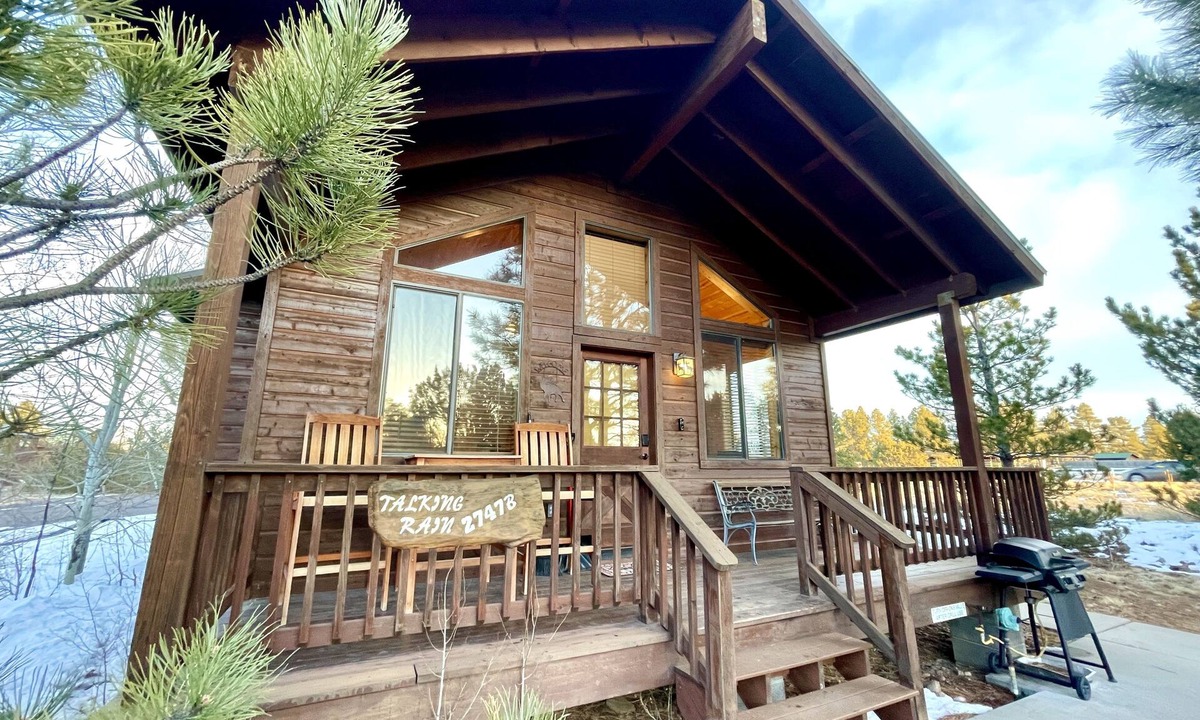 Heber Cabin | Cozy cabin for 2, private hot tub, King size bed!