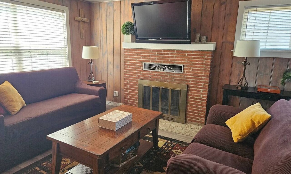 Reno House | Cozy cabin-like 2 bedroom home