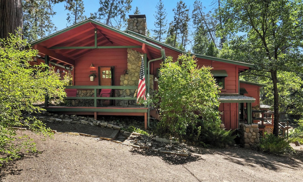 Oakhurst Cabin | Cozy cabin right at Lewis Creek Trail, near Yosemite, Bass lake