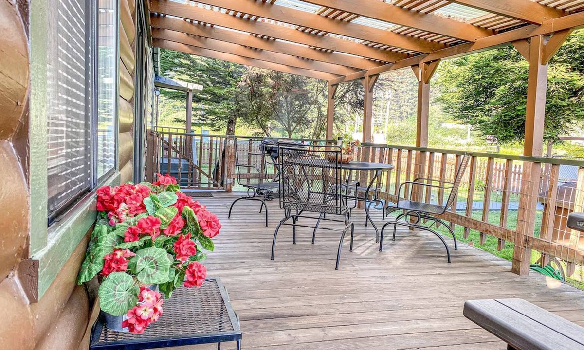 Klamath House | Cozy Cabin with a Private Deck in Klamath, CA