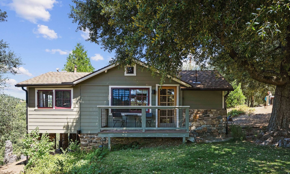 Julian Cabin | Cozy & Charming, remodeled 2-bedroom cabin in Julian. Views to mountains.