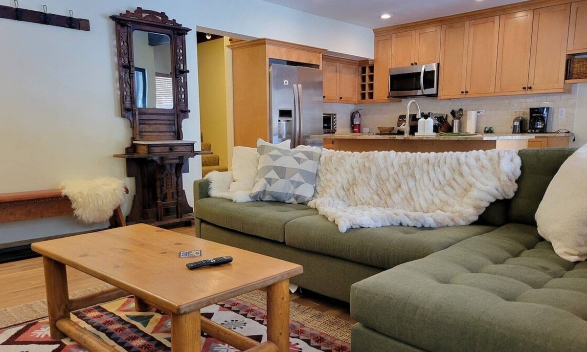 Woodwinds Condo | Cozy Condo in the Woods with Garage Parking