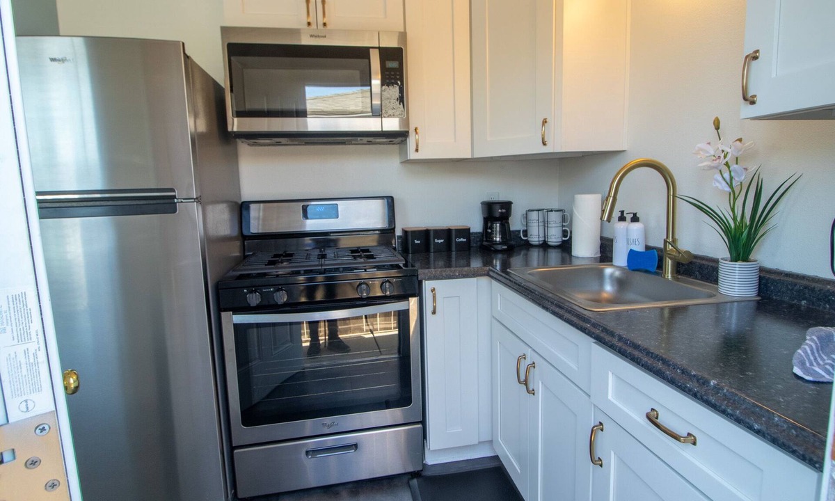 College East House | Cozy Cottage - Walk to SDSU - Laundry - Central