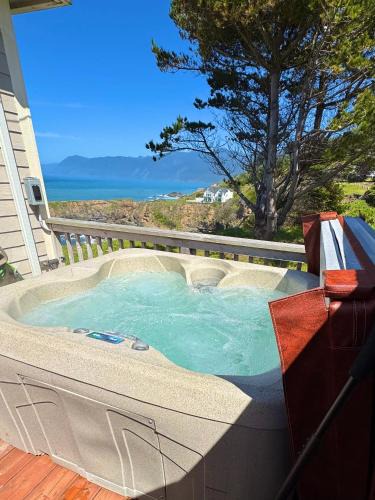Shelter Cove Apartment | Cozy Oceanview! by OceanviewHotTubs Oceanfront! Shelter Cove, CA Tesla EV station