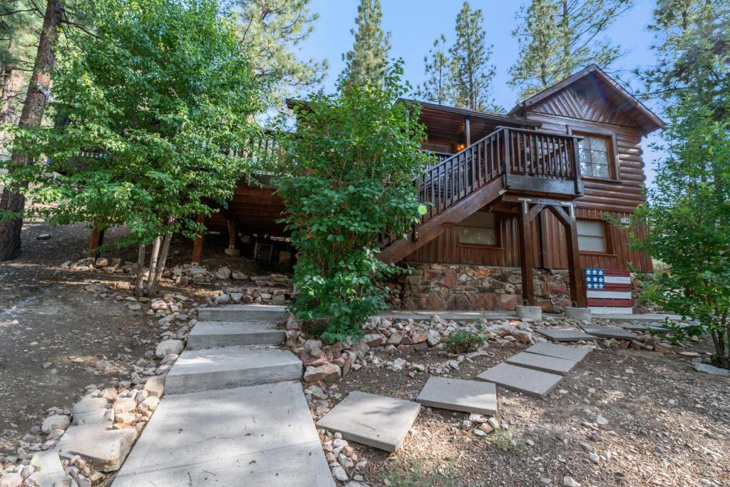 Big Bear City House | Cozy on Rainbow