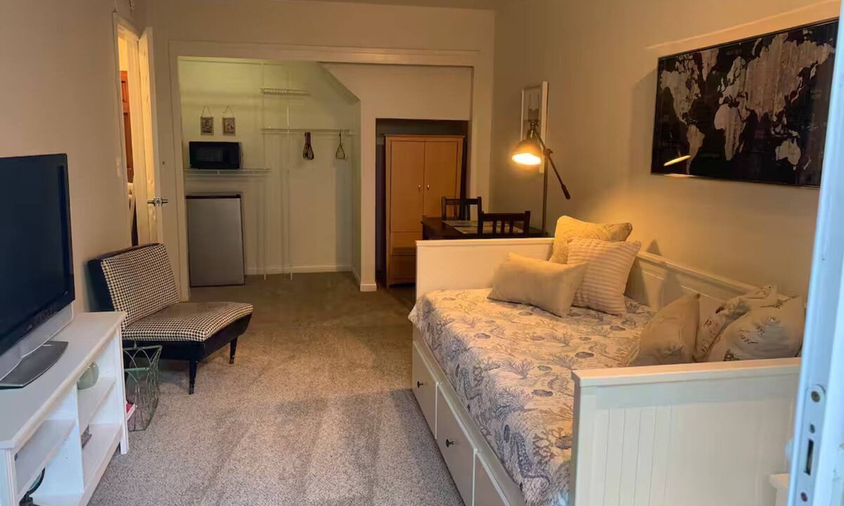 Oxnard Shores Condo | Cozy & Private - Walk to the Beach - Monthly & Weekly discounts