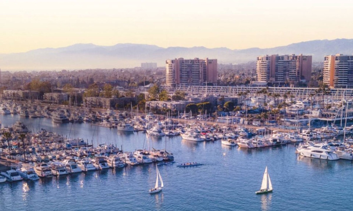 Marina del Rey Boat Rental | Cozy Romantic Sailboat Experience, Safe Marina + Walk to Bars, Dining and more!