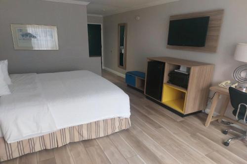 North Whisman Hotel | Days Inn & Suites by Wyndham Mountain View
